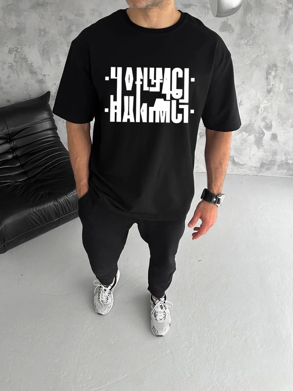 Unisex Bisiklet Yaka Katlanan Baskılı T-Shirt - Siyah
