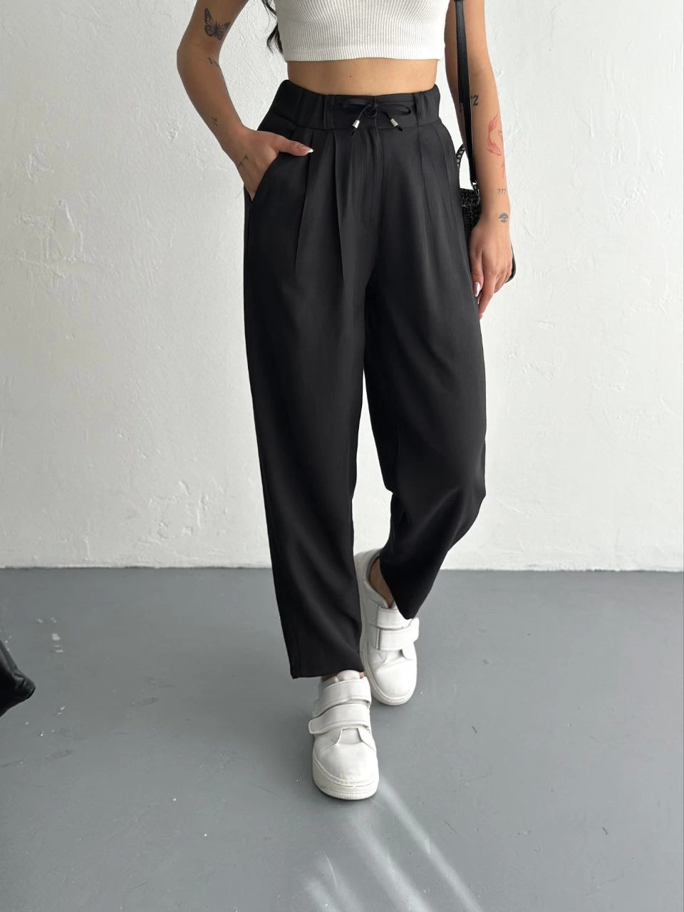 Tencel Kadın Yüksel Bel Beli Bağcıklı Rahat Cepli Boru Paça Pantalon - Siyah