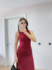Bürümcük Kumaşlı İçi Astarlı Üzgülü Kolsuz Büzgülü Uzun Elbise - Kırmızı