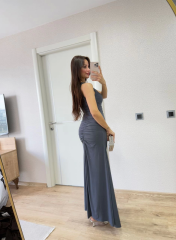 Yırtmaç Detaylı Sırtlı Kapalı Yandan Derin Yırtmaç Detaylı Kolsuz Elbise - Füme